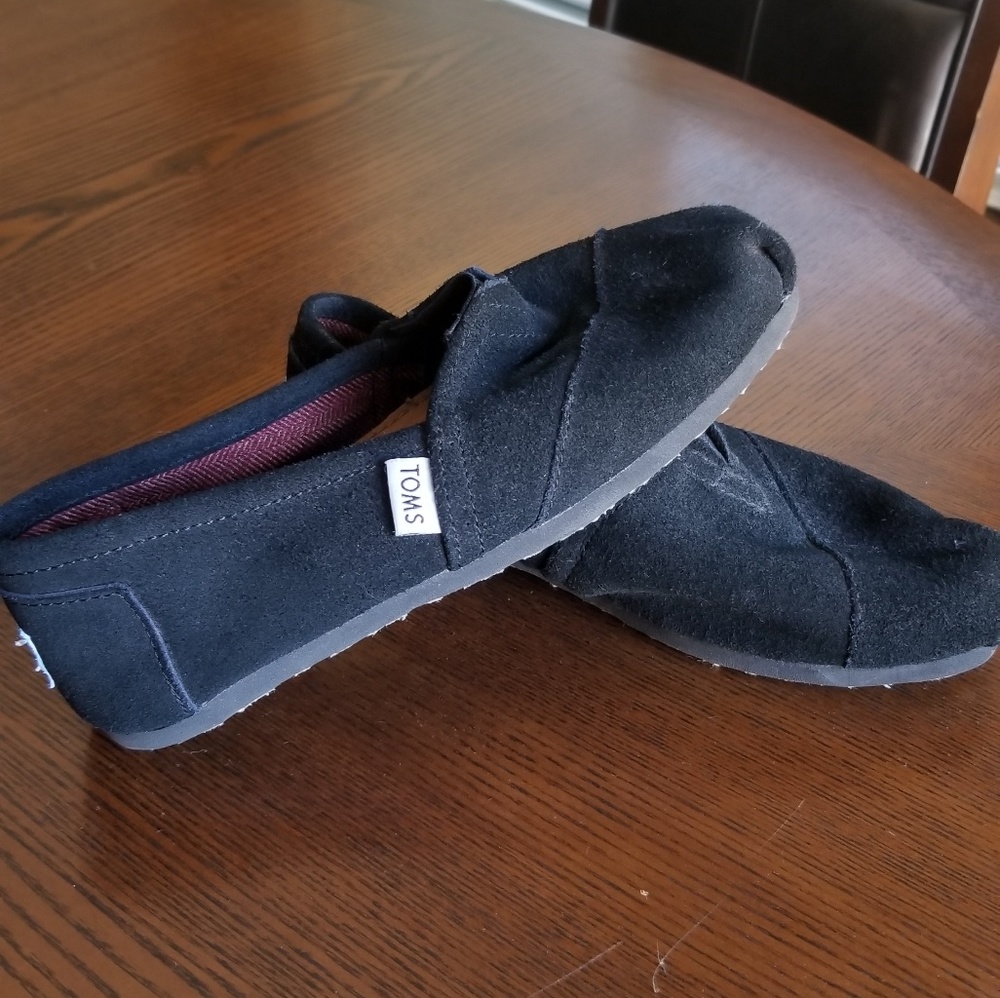 TOMS- Brand New